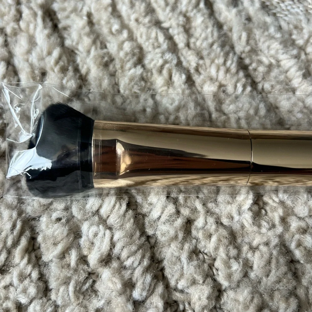 NWT tarte Sculpt Tape Brush in Gold and Black